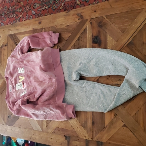 2 pcs Epic ThreadsLove Fleece Top & So leggings with a pop of Glitter